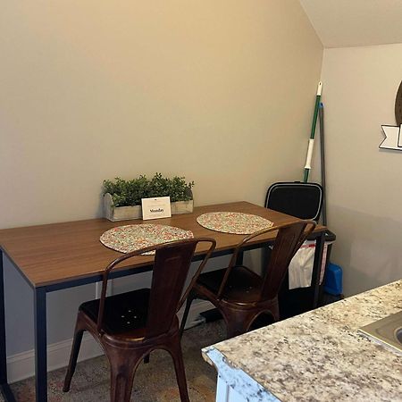 Apartamento The Campbell Carriage House Clarksville Exterior foto