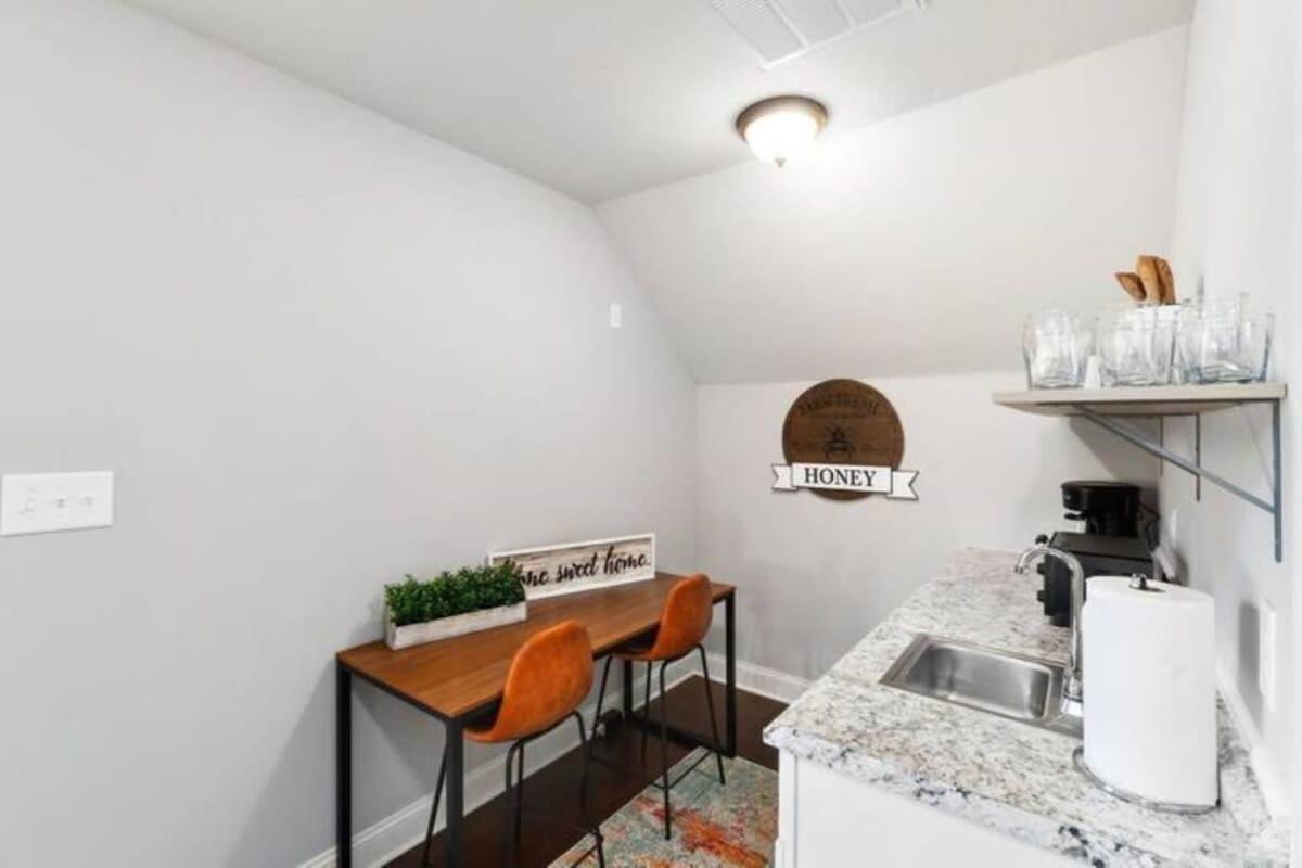 Apartamento The Campbell Carriage House Clarksville Exterior foto