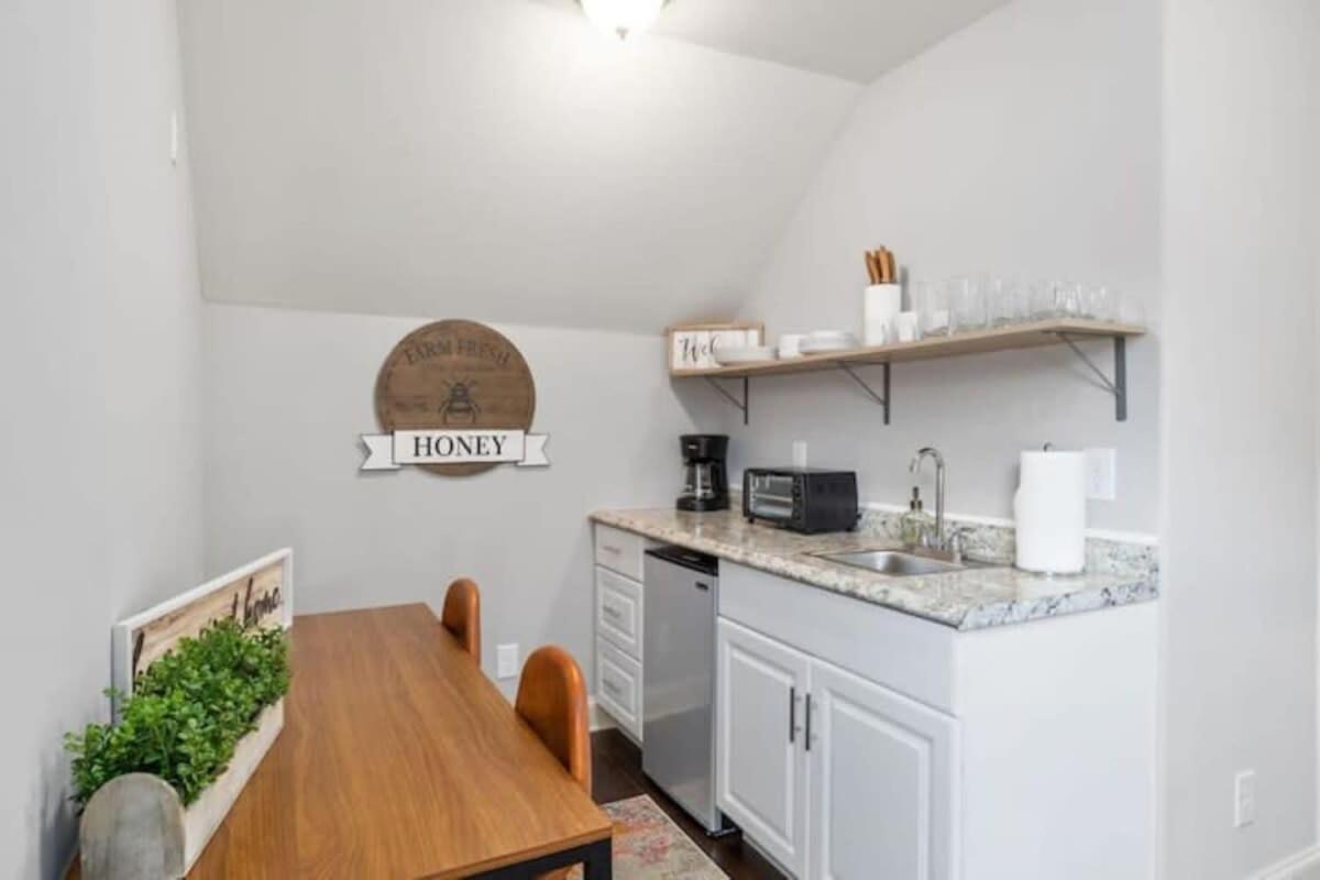 Apartamento The Campbell Carriage House Clarksville Exterior foto